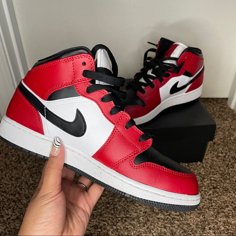 JORDAN 1 MID “CHICAGO BLACK TOE” GS